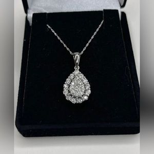 Diamond 10kt white gold necklace